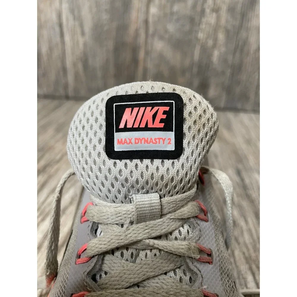 NIKE MAX DYNASTY 2 Running Wolf Big Kids Girls Shoes size 4Y (Women's Size 5.5) - Picture 2 of 13